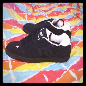 DC skateboard shoes